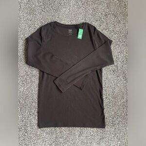NWT GAP Modern Crewneck Long Sleeved T-shirt